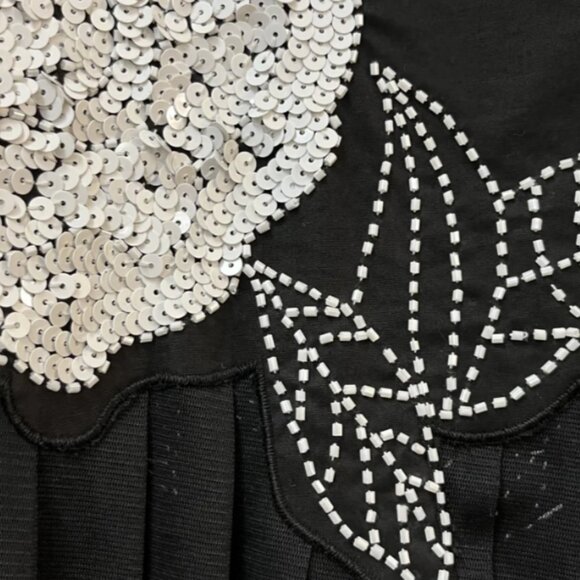 Cache Black & White Sequin Beaded Floral Pleated Mesh Skirt Size 0 - Picture 2 of 5